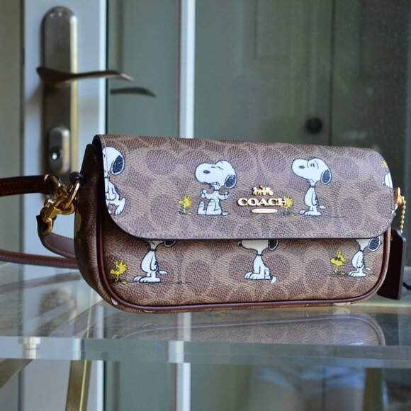コーチ × ピーナッツ*スヌーピー Hailey フラップバッグ CBJ73 Coach | Bags | Coach X Peanuts Cbj73 Hailey Flap Bag In